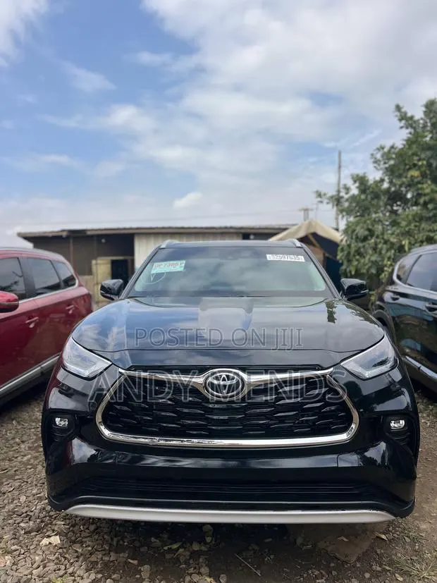 Toyota Highlander XLE AWD 2024 Black · Photo 1