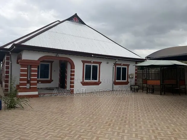 Furnished 3bdrm House in Kwabre for sale · Photo 1