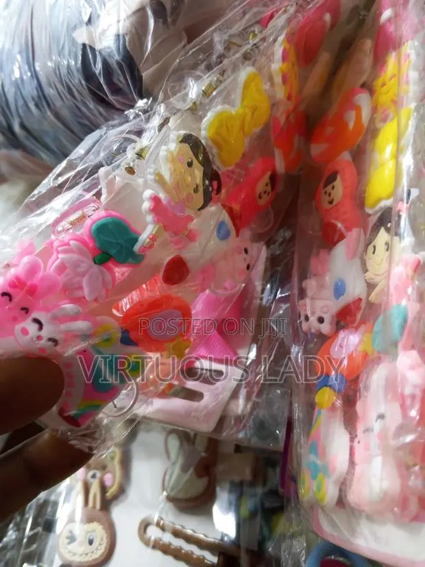 Hair Ribbons and Clips Very Nice · Photo 1