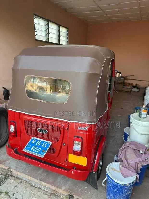New Bajaj 2025 Red · Photo 1