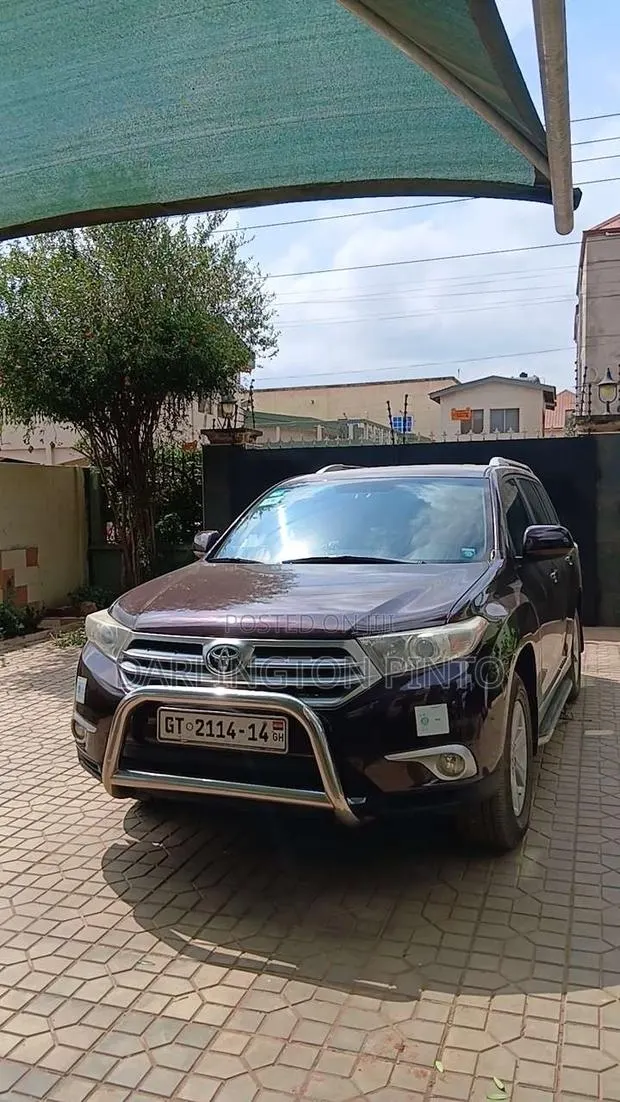 Toyota Highlander 2013 Beige · Photo 1