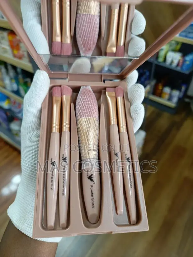 Daroge Makeup 5pcs Travel Brush Set · Photo 1