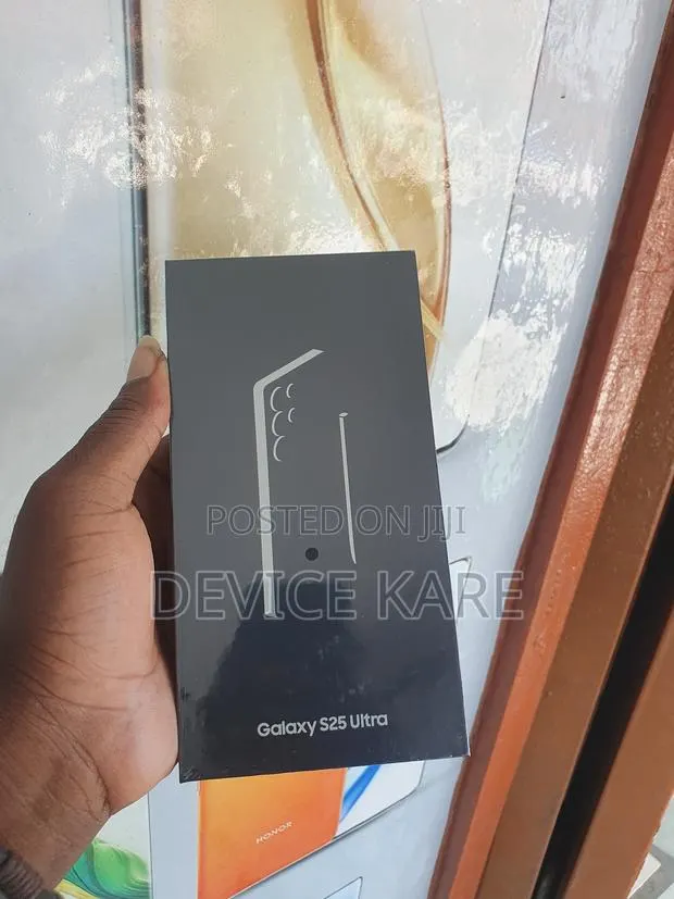 New Samsung Galaxy S26 Ultra 5G 1 TB Black · Photo 1