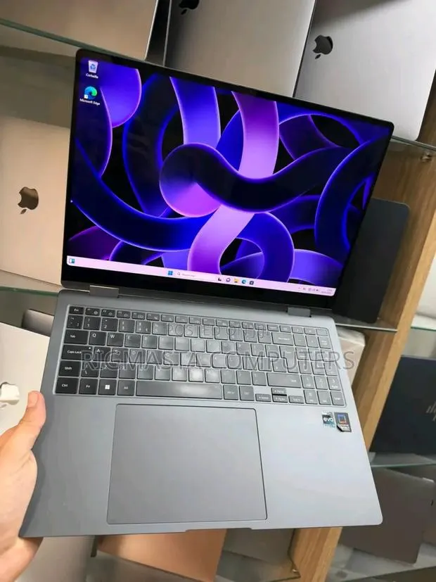 Laptop Samsung Galaxy Book4 16GB Intel Core I7 SSD 512GB · Photo 1