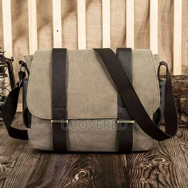 Canvas Messenger Bag · Photo 1