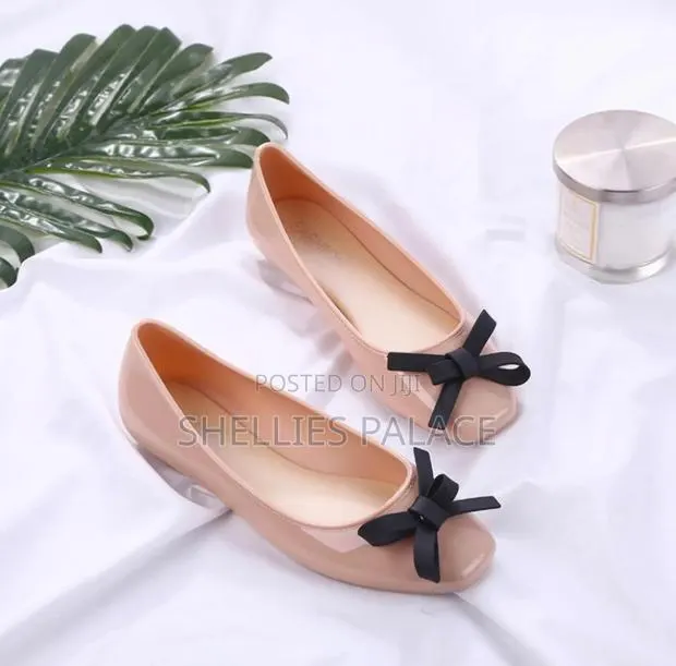 Low Top Shallow Mouth Waterproof Women's Rubber Shoes · Photo 1
