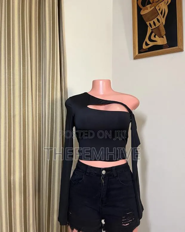Cotton on Crop Top Thift · Photo 1