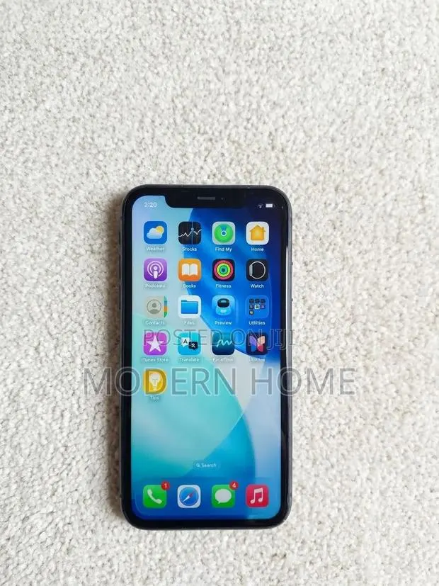 Apple iPhone 11 64 GB Black · Photo 1