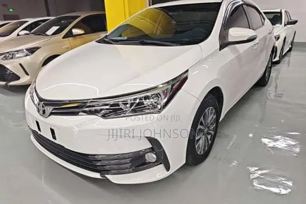 Toyota Corolla 2018 White · Photo 1
