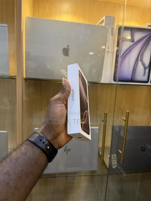 New Apple iPhone 16 Pro Max 256 GB Gold · Photo 1