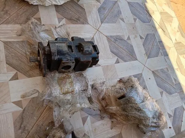 JCB Hydraulic Pump · Photo 1