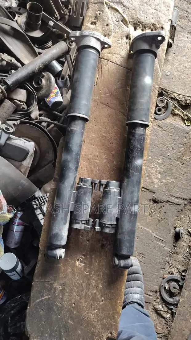 BENZ C Class W205 2016 Back Sensor Shock Absorber · Photo 1