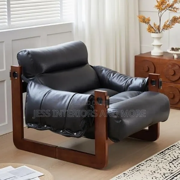 Accent Chair Black Leather · Photo 1
