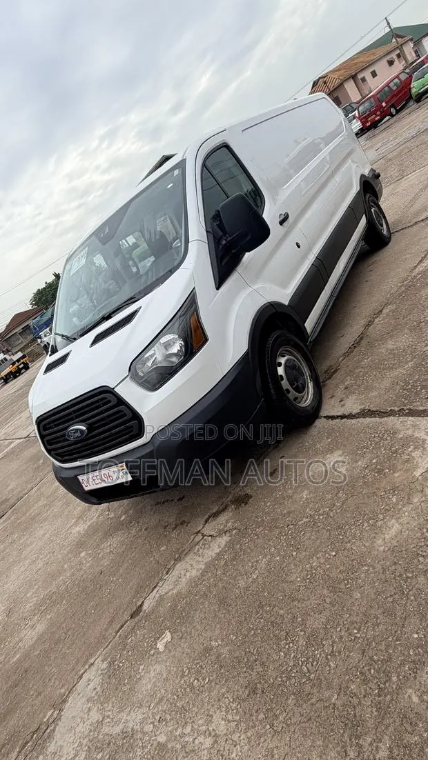 Ford Transit 2017 White · Photo 1