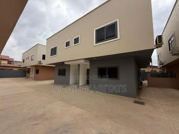 3bdrm Townhouse / Terrace in Adenta for rent