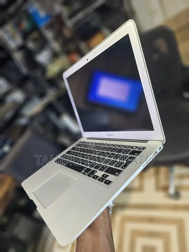 Laptop Apple MacBook Air 2017 8GB Intel Core i5 SSD 256GB · Photo 1