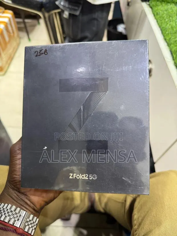 New Samsung Galaxy Z Fold 2 256 GB Black · Photo 1