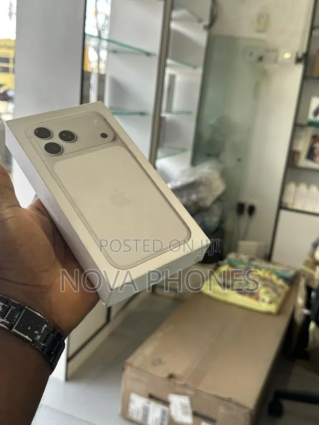 New Apple iPhone 17 Pro Max 512 GB Silver · Photo 1