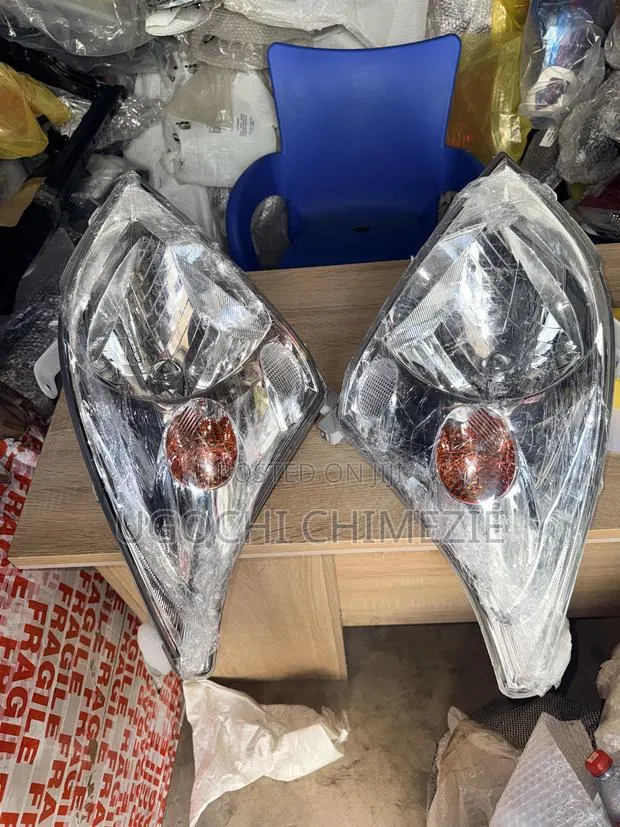 Toyota PRADO 2004/2005/2006/2007 HEADLIGHTS · Photo 1