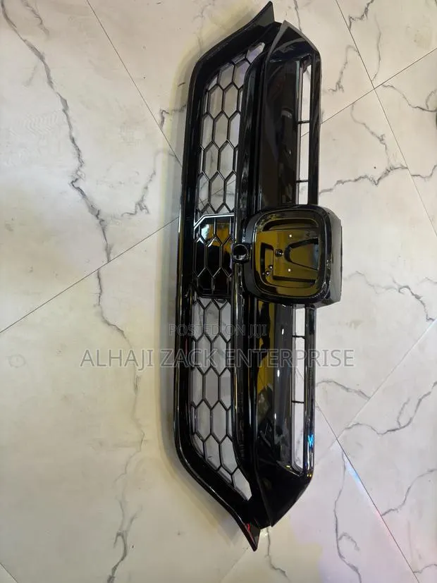 Honda CRV 2020 Front Top Grille · Photo 1