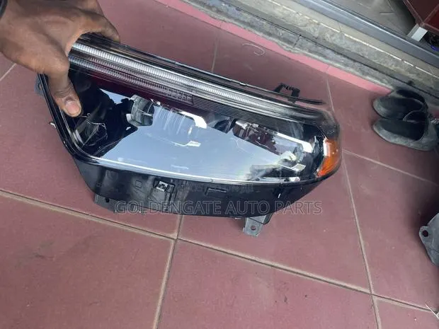 Ford Explorer 2020 to 22 Headlight · Photo 1