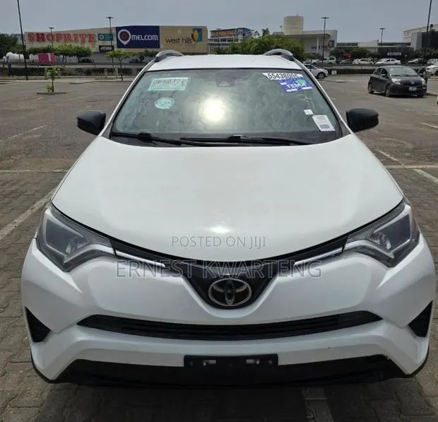 Toyota RAV4 LE 4dr SUV AWD (2.5L 4cyl 6A) 2018 White · Photo 1