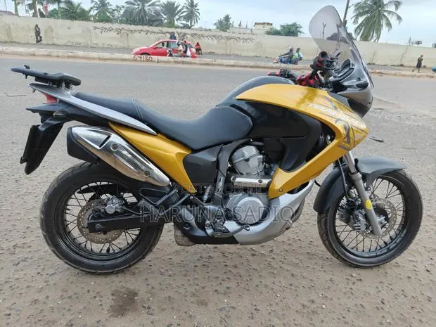 Honda 2014 Yellow · Photo 1