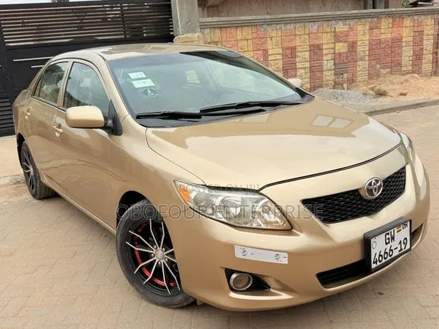 Toyota Corolla LE 4dr Sedan (1.8L 4cyl 4A) 2010 Gold · Photo 1