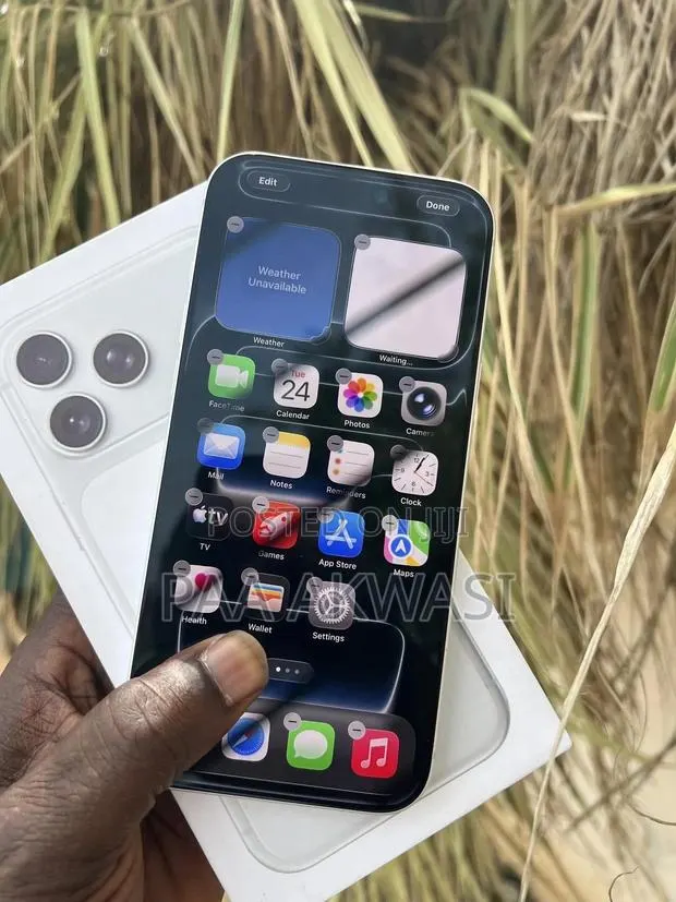 Apple iPhone 17 Pro Max 512 GB Silver · Photo 1