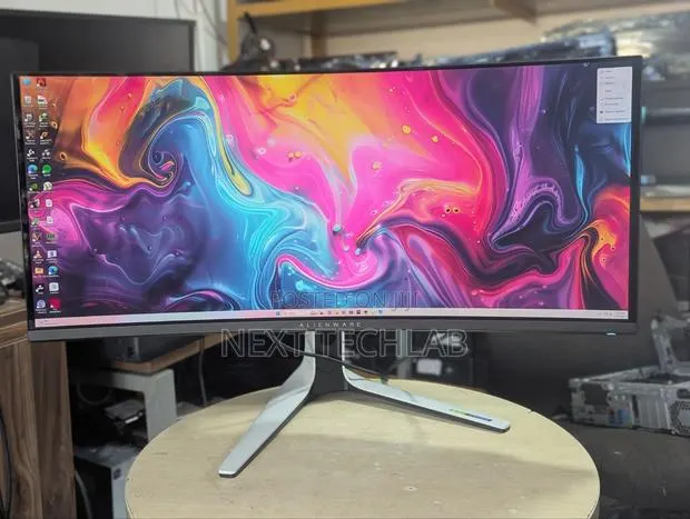 Alienware AW3423DW Curved · Photo 1