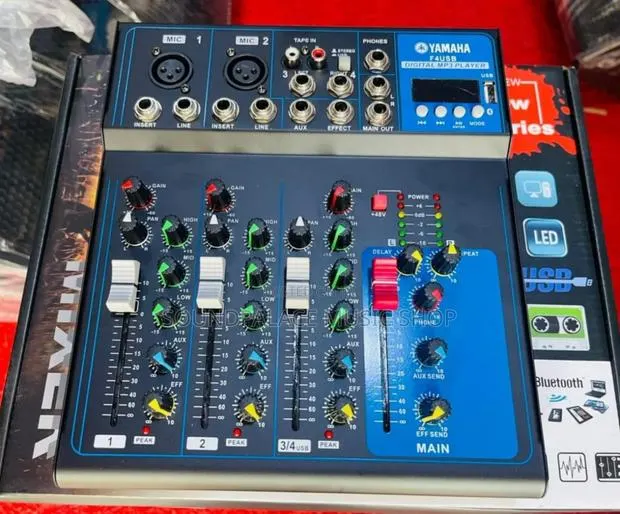 Yamaha F4-USB 4-Channel Audio Mixer · Photo 1