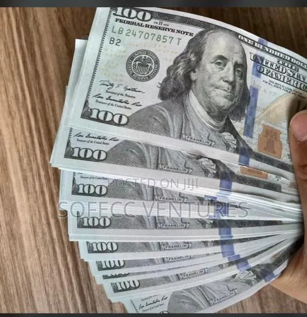 Money Spray Gun Fake Dollar Bills · Photo 1