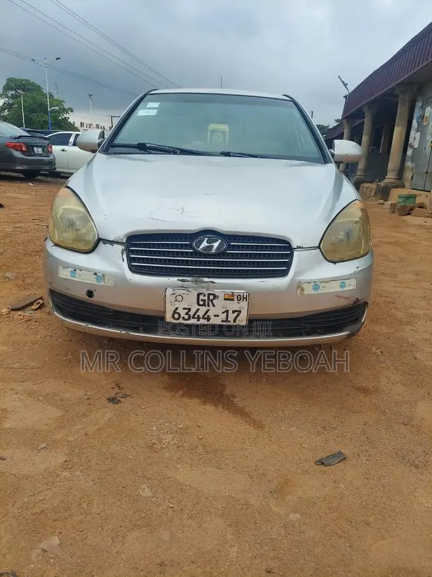 Hyundai Accent GS Automatic 2010 Silver · Photo 1