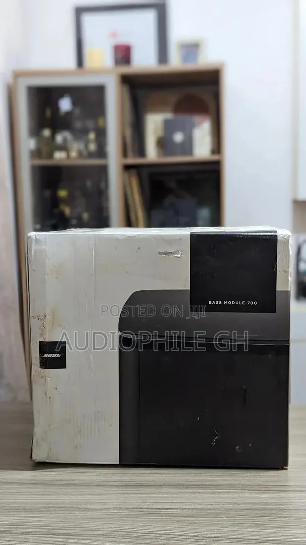 Bose Bass Module 700 Subwoofer · Photo 1