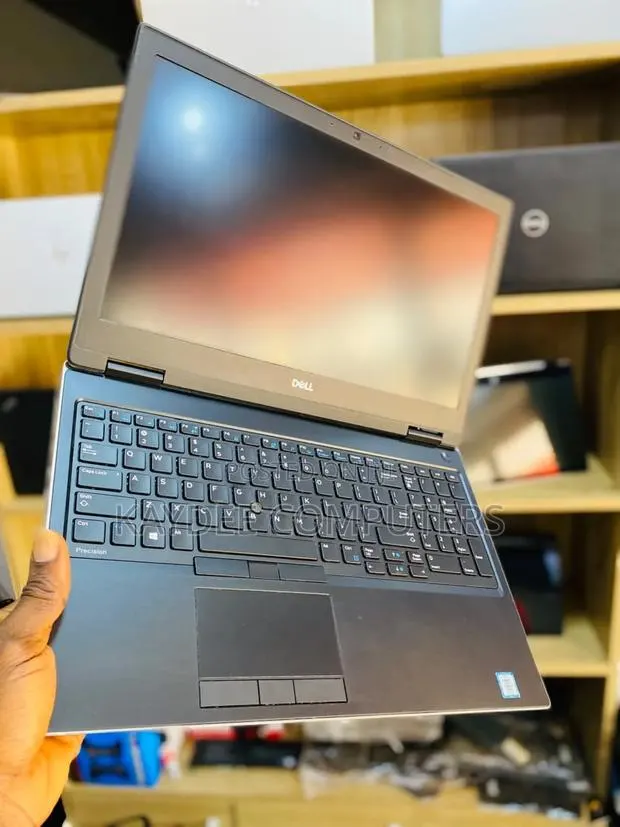 Laptop Dell Precision 7530 16GB Intel Core i7 SSD 256GB · Photo 1