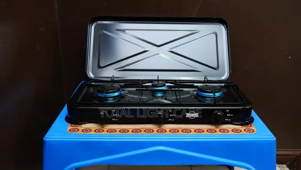3 Burner Low Deluxe Gas Stove · Photo 1