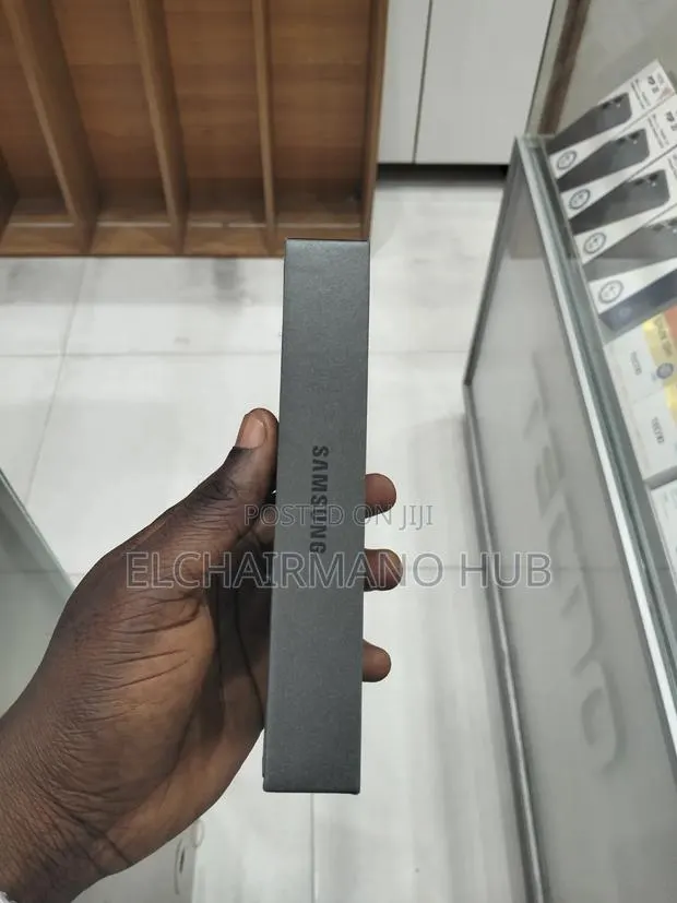 New Samsung Galaxy s26 256 GB Black · Photo 1