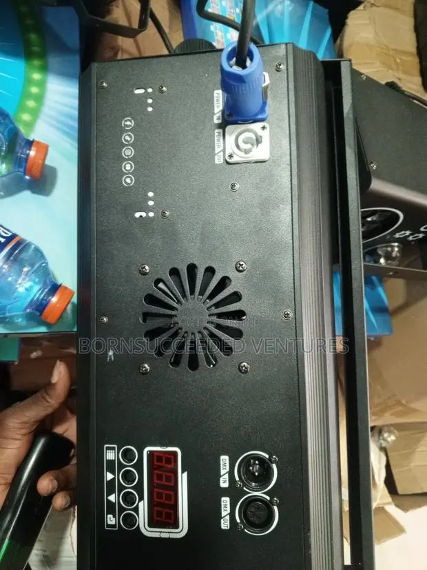 4-in-1 Stage Strobe Light 960 Leds RGBW Light · Photo 2