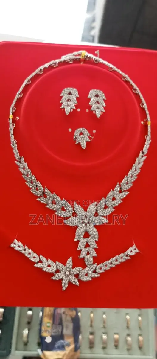 Ladies Necklace With Bracelet And Earrings · Photo 1