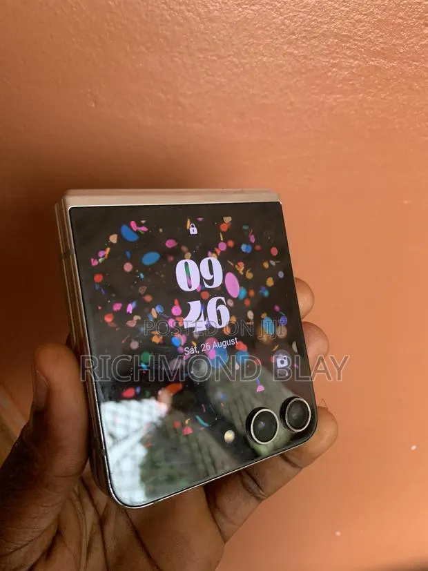 Samsung Galaxy Z Flip 5 512 GB Rose Gold · Photo 1