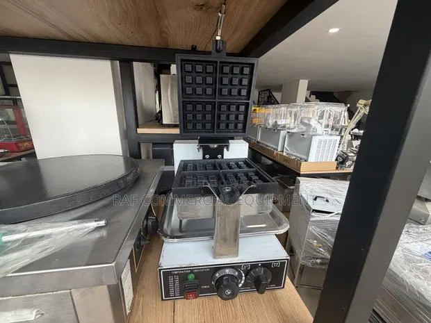 Commercial Electric Rotational Waffle Machine · Photo 1