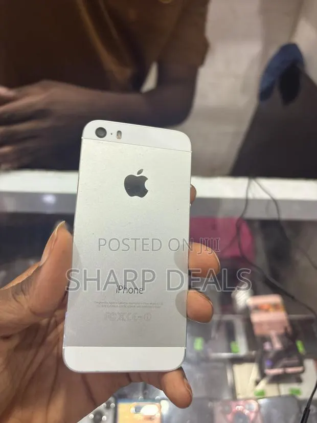 Apple iPhone 5s 32 GB White · Photo 1