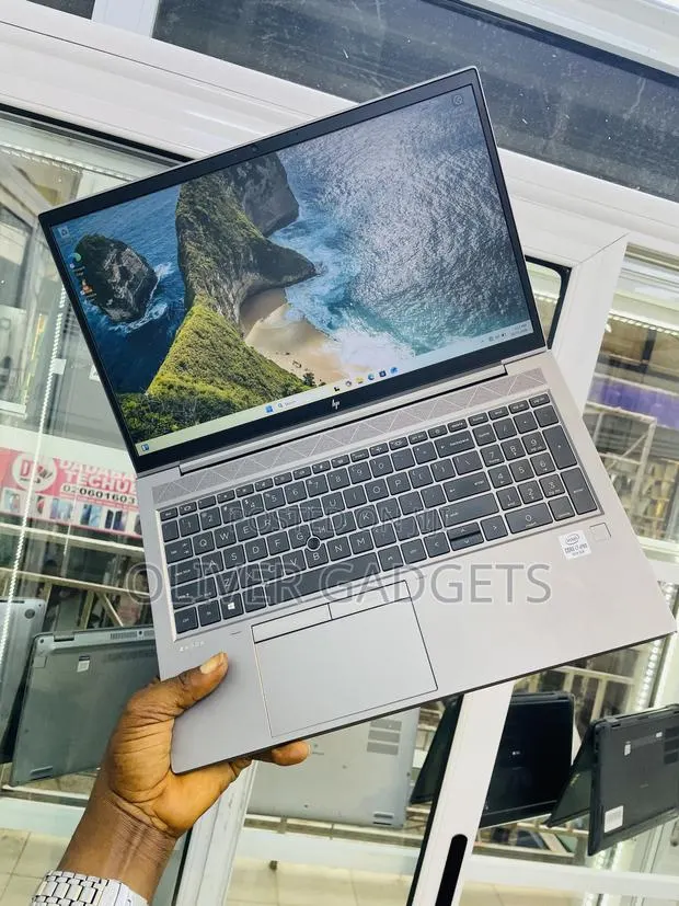 Laptop HP ZBook Firefly 15 G7 32GB Intel Core i7 SSD 512GB · Photo 1