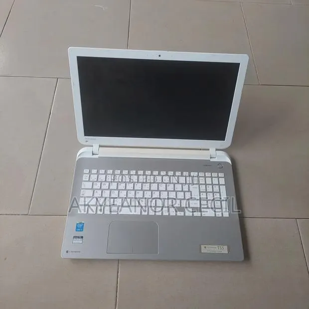 Laptop Toshiba Dynabook t552 8GB Intel Core i3 HDD 500GB · Photo 1