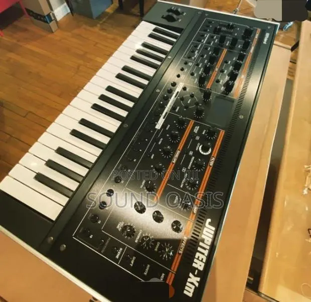 Roland Keyboard Synthesizer (JUPITER-XM) · Photo 1