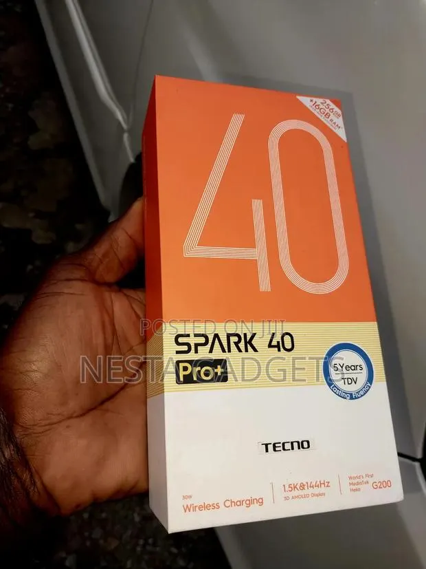 New Tecno Spark 40 Pro 256 GB Silver · Photo 1