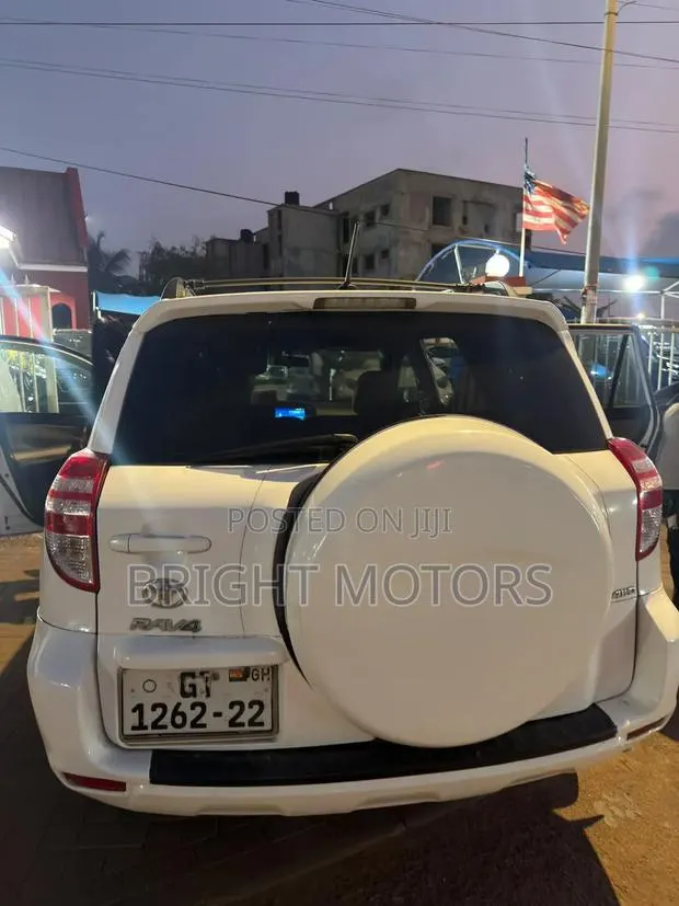 Toyota RAV4 2.5 4x4 2012 White · Photo 1
