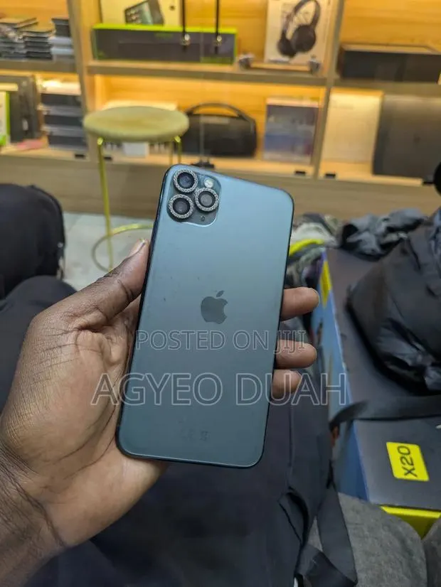 Apple iPhone 11 Pro Max 256 GB Green · Photo 1