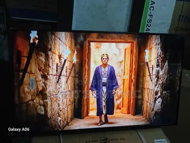 Samsung 43-Inch Immersive Viewing Smart Tv · Photo 1