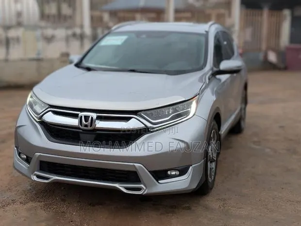 Honda CR-V Touring 4dr SUV AWD (1.5L 4cyl CVT) 2017 Silver · Photo 1